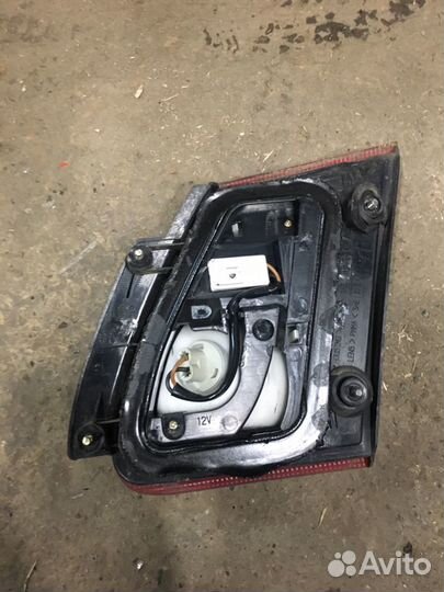 Фонари в крышку (хлопушку) багажника Ниссан Блюбер