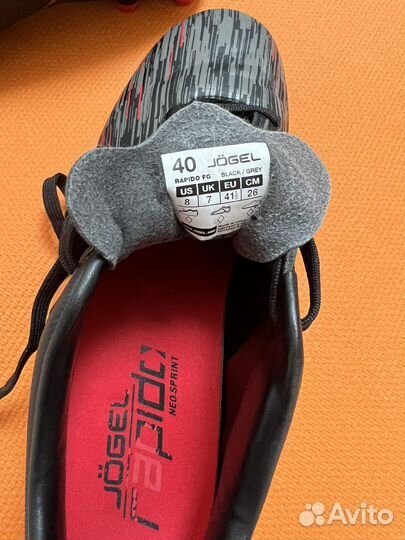 Детские футбольные бутсы