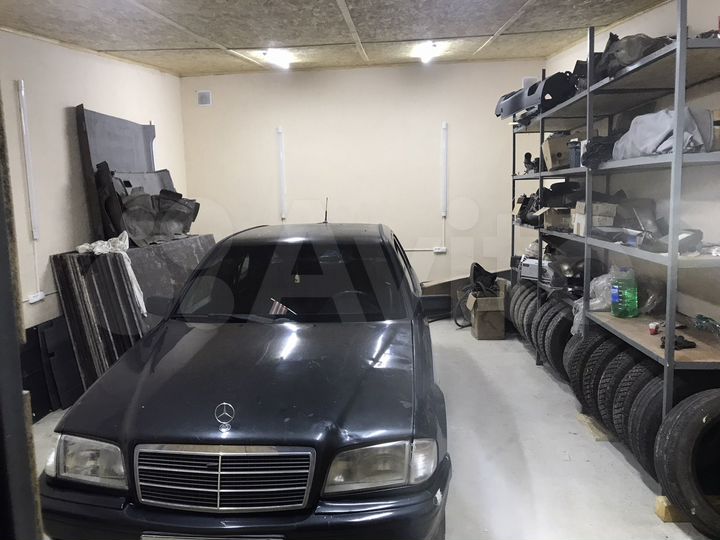 Гараж, > 30 м²