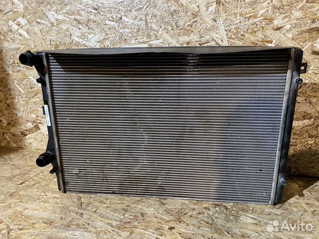 Радиатор охлаждения двигателя VW Passat B6 B7