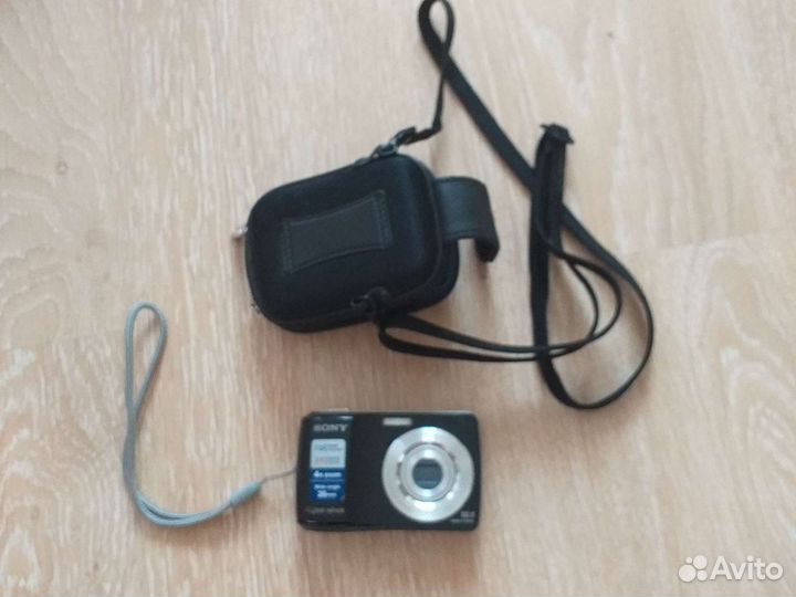 Компактный фотоаппарат Sony lens. DSC-S3000