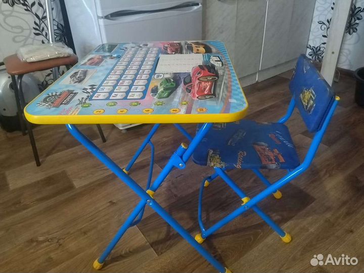 Детский стол и стул