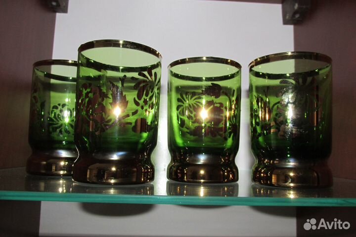 Изумрудного стекла стаканы с позолотой