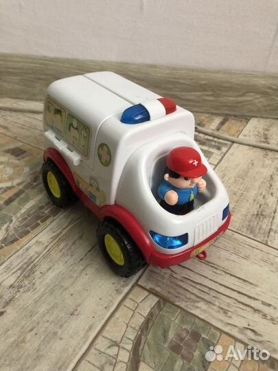 Игрушка машина скорой помощи