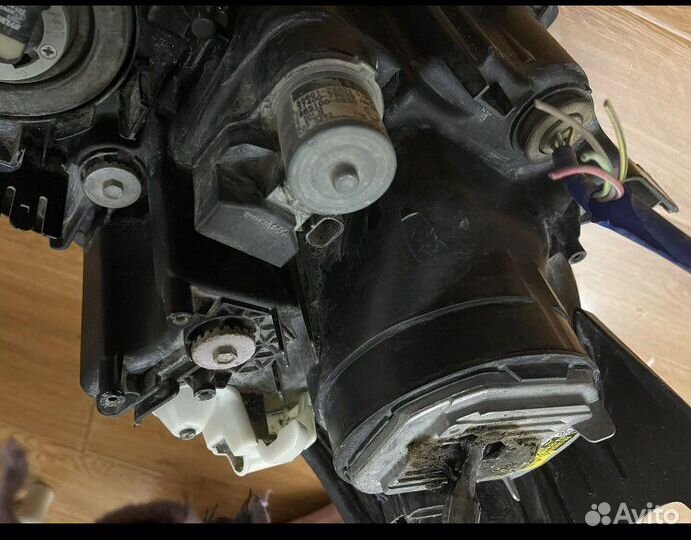 Левая фара LC 200 оригинал