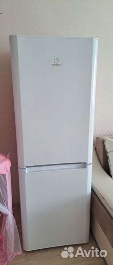 Холодильник бу indesit