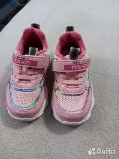 Кроссовки для девочки 24 размер новые