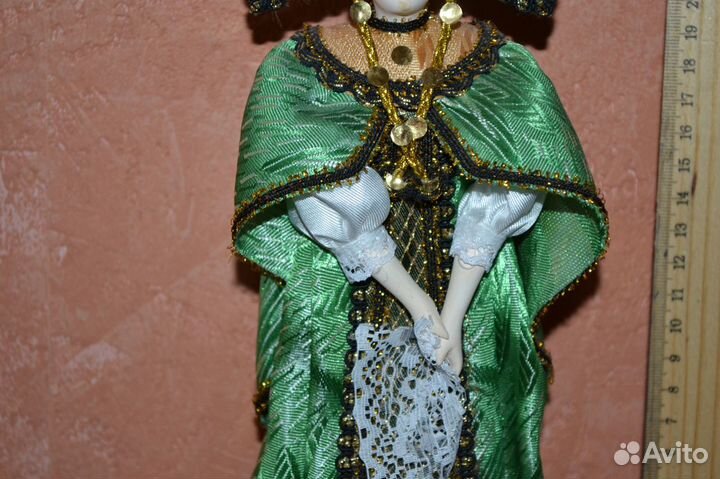 Кукла сувенирная, фарфор,русский костюм 19 век