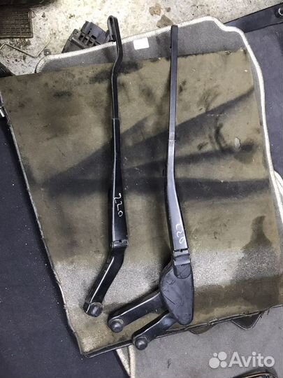 Поводки стеклоочистителя на Mercedes w220