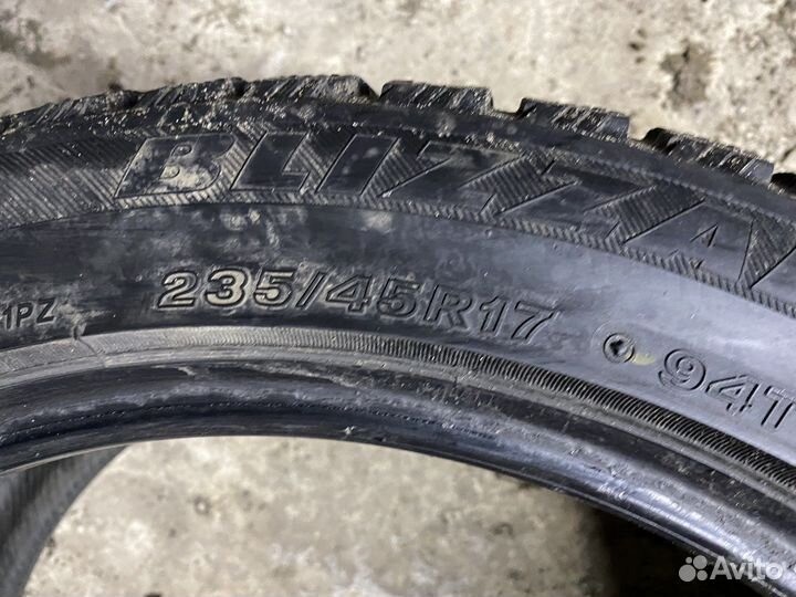 Bridgestone Blizzak Ice 235/45 R17