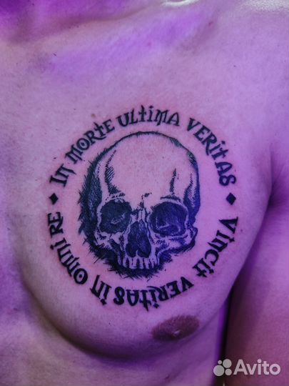 Тату мастер, татуировка, модель