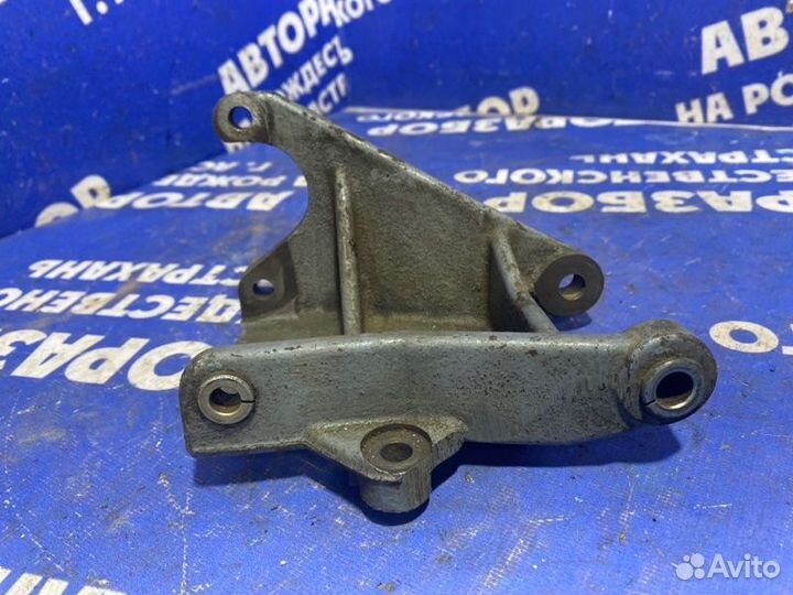 Кронштейн гидроусилителя руля Mitsubishi Grandis