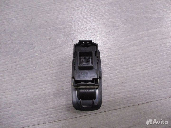 Блок управления стеклоподъемником задний правый