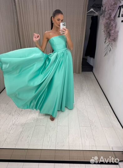 Вечернее атласное платье в пол