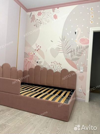 Детская кровать со спинкой