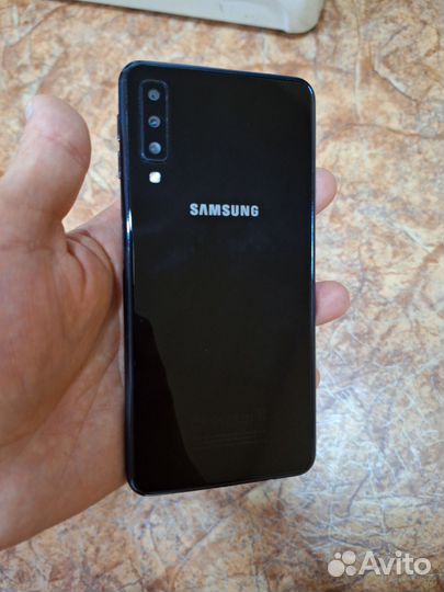 Samsung Galaxy A7 (2018), 4/64 ГБ