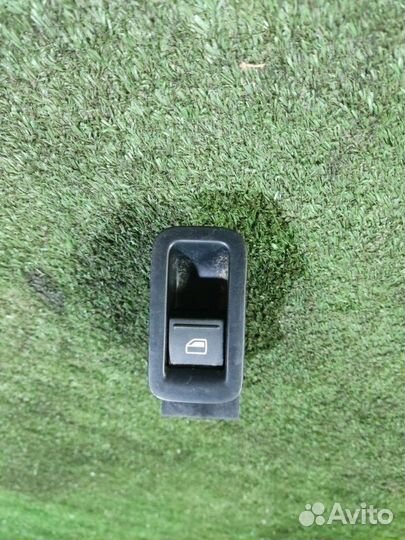 Кнопка стеклоподъемника Volkswagen Polo SED RUS