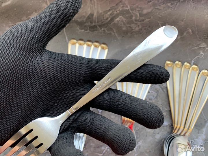 Набор столовых приборов (вилки и ложки)