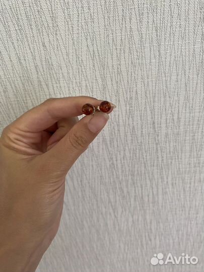 Пусеты с янтарем