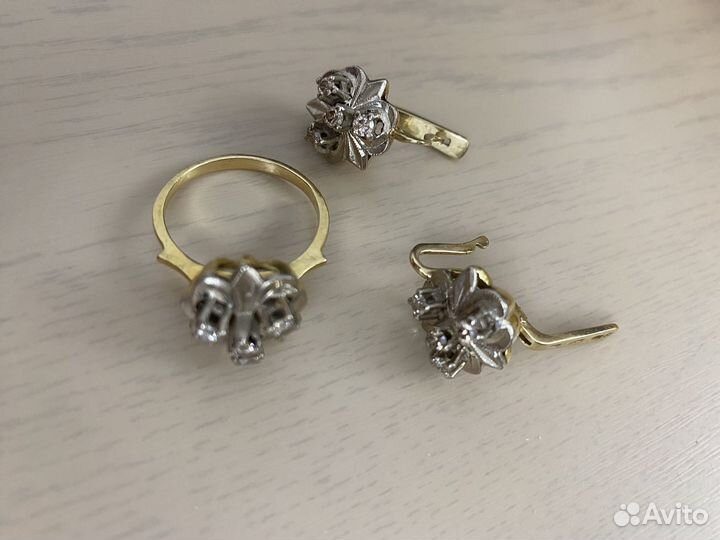 Золотые серьги с кольцом