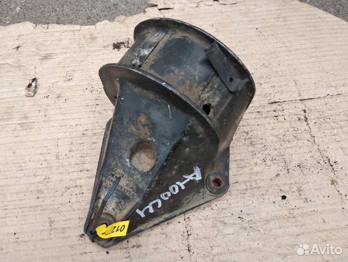 Кронштейн кпп Audi 100 C4 4A0419877B