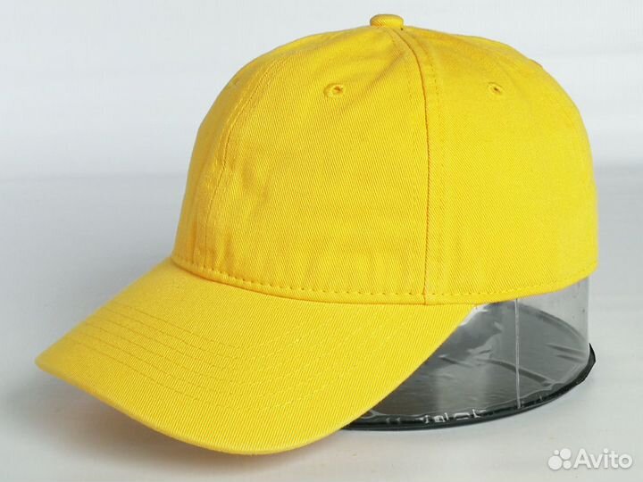 Классическая бейсболка желтого цвета