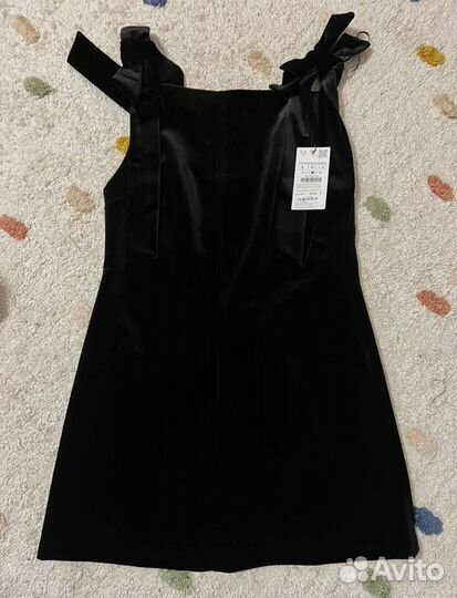 Бархатное платье Zara