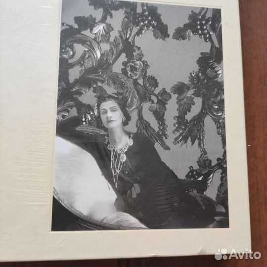 Книга Gabrielle Chanel: Fashion Manifesto