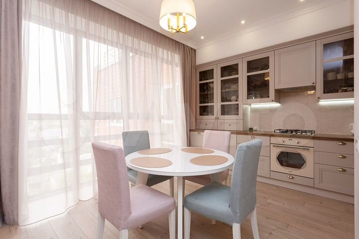 3-к. квартира, 200 м², 8/8 эт.