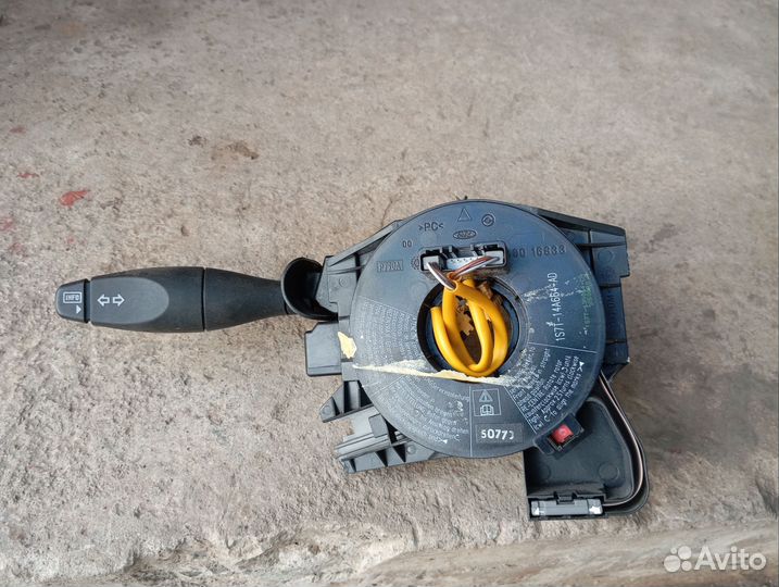 Под рулевой переключатель