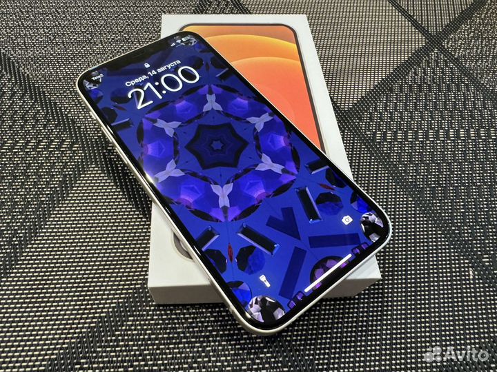 iPhone 12, 64 ГБ