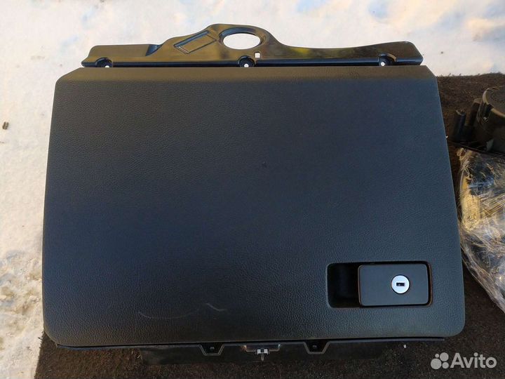 Бардачок volkswagen passat b7