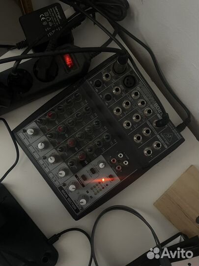 Микшер behringer xenyx 802 и микрофон Shure SM58