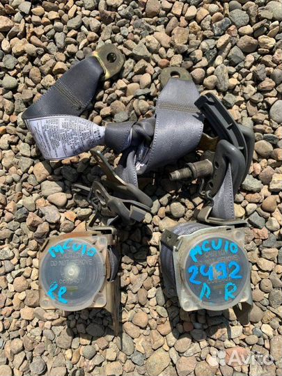 Ремень безопасности задний Toyota Harrier MCU10