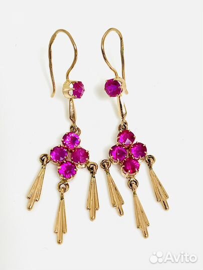 Золотые серьги с корундом