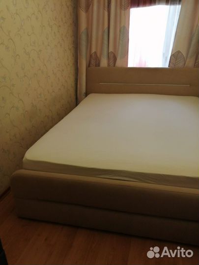 Кровать двухспальная с подьемным механизмом