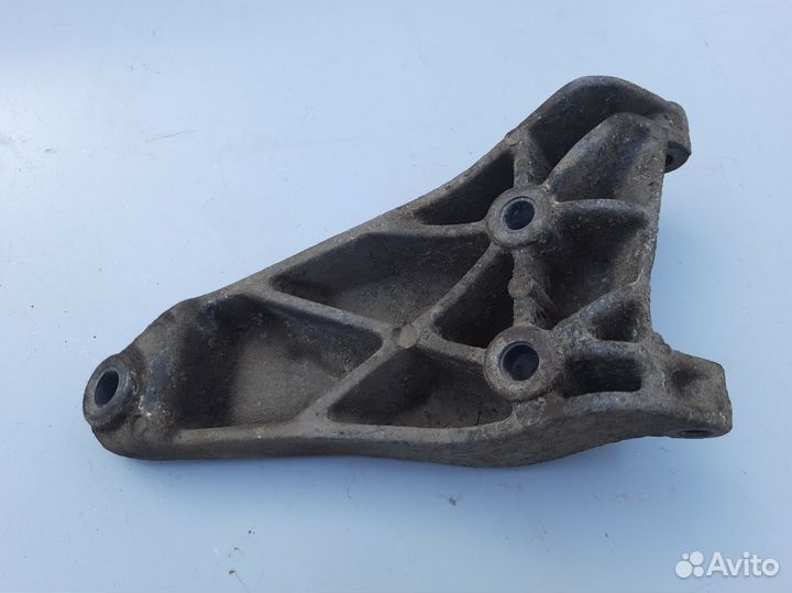 Кронштейн генератора Chevrolet Lanos