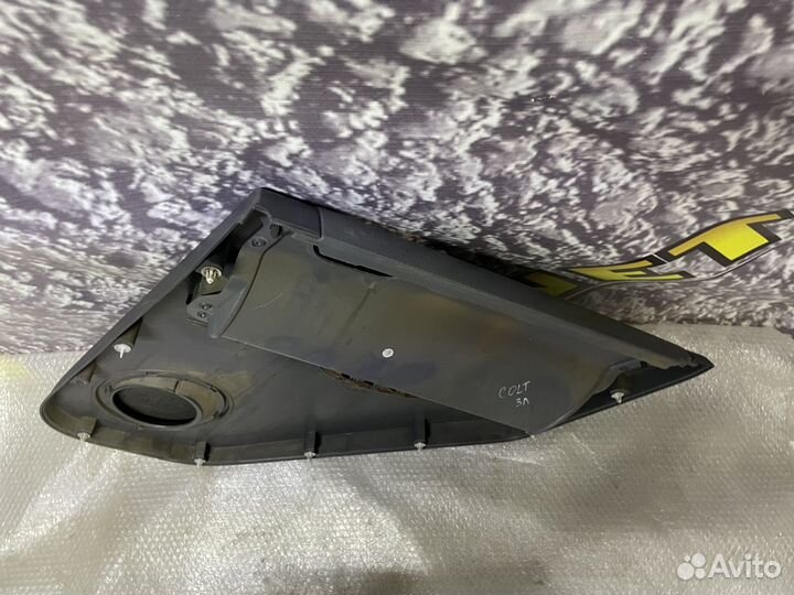 Обшивка задней левой двери Mitsubishi Colt Z3