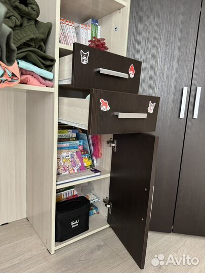 Детская кровать чердак со столом и шкафом