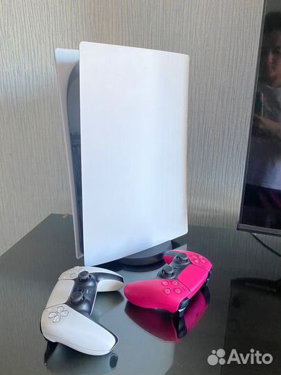 Playstation 5 как новая (2 джойстика)