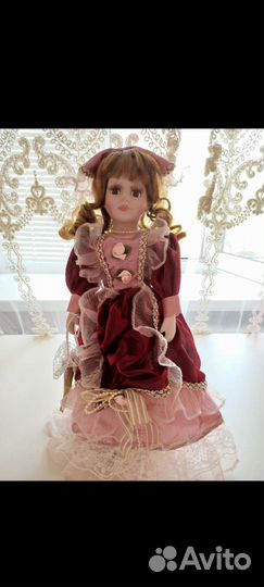 Кукла фарфоровая