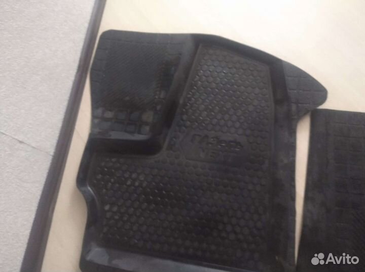 Автомобильные коврики резиновые