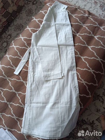 Белый медицинский халат