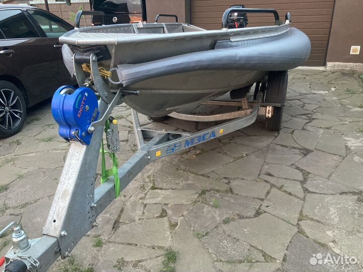 Лодка с прицепом