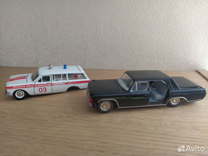 Модели СССР 1:43 Волга медпомощь 2402 и ЗИЛ 117