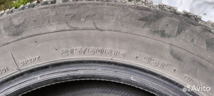 Bridgestone Blizzak Spike-02 215/60 R16