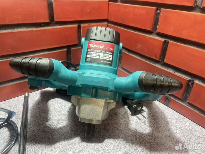 Миксер Makita UT1200(Новый)