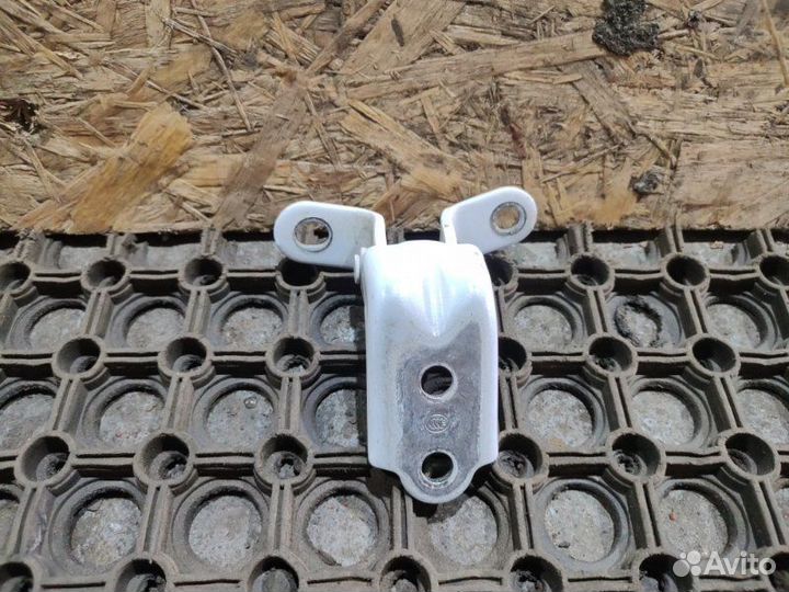 Петля двери передняя левая Genesis G70 седан G4KL