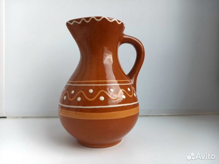 Маленькие глиняные кувшины. Вазочки