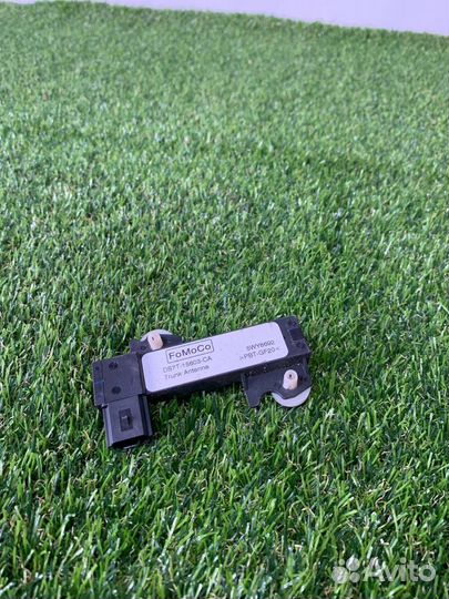 Усилитель антенны Ford Mustang 6 S550 рест. 2018